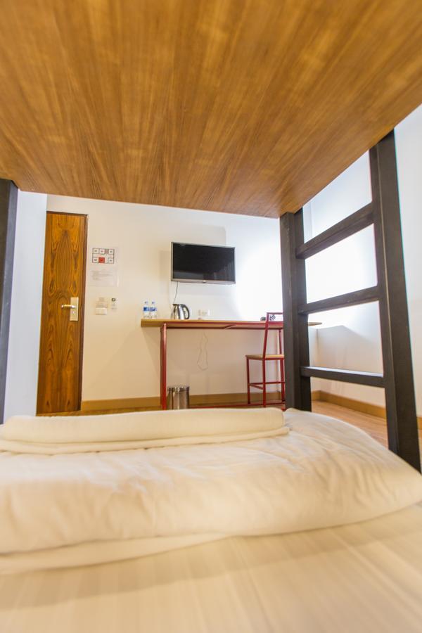 Give Me 5 Hostel Чиангмай Экстерьер фото